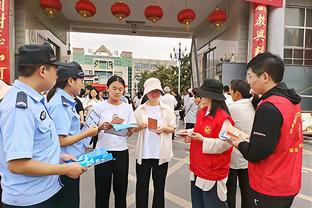 三人天赋异禀！维尼修斯、贝林厄姆、罗德里戈夺冠合影！